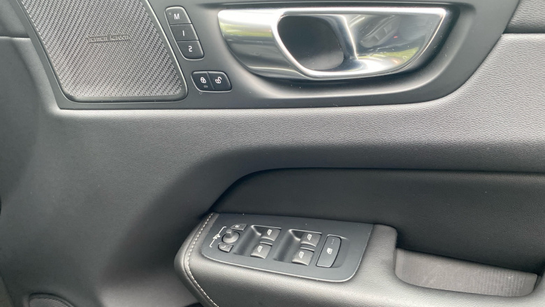 Volvo Xc60 2.0 B5P Inscription Pro 5dr AWD Geartronic Petrol Estate